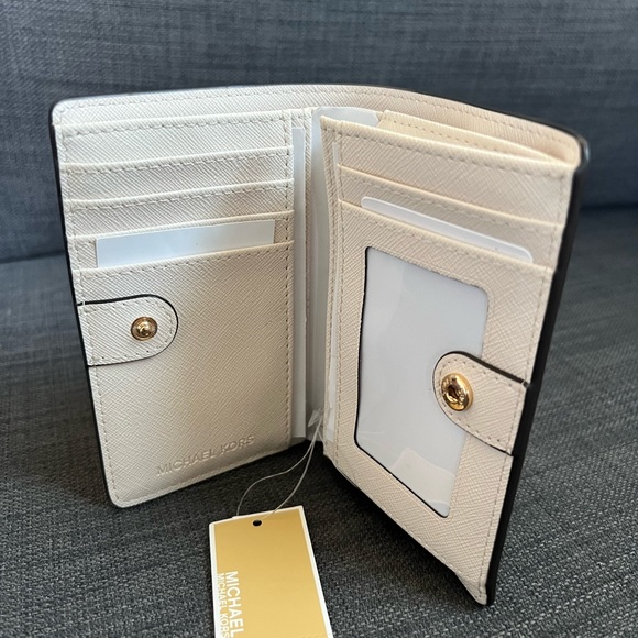 NEW MICHAEL KORS LEATHER CHARM MEDIUM SLIM WALLET - Picture 6 of 11